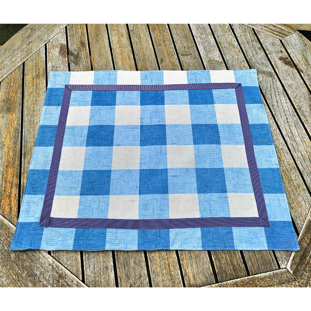 Tischset aus Karo-Stoff blau